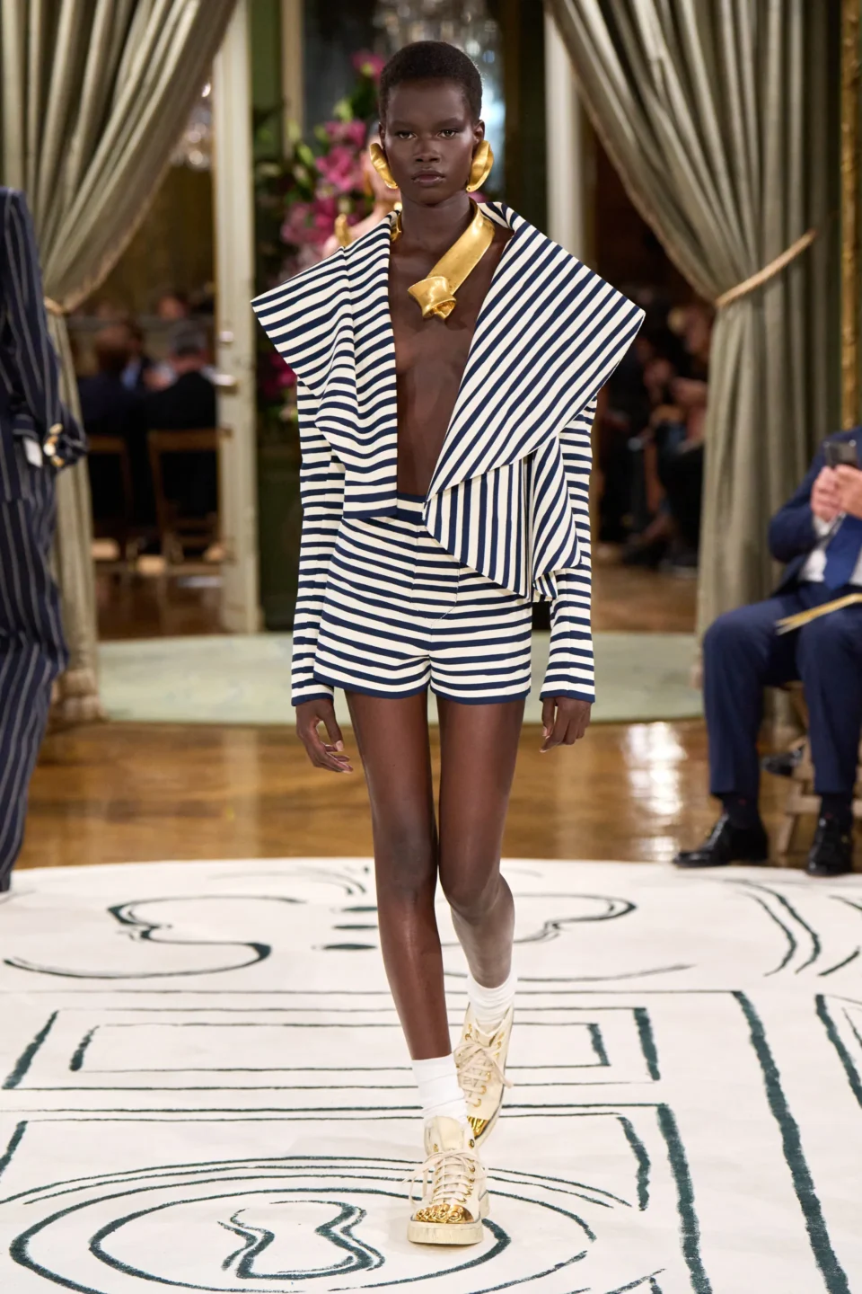 00026-schiaparelli-spring-2024-ready-to-wear-credit-gorunway