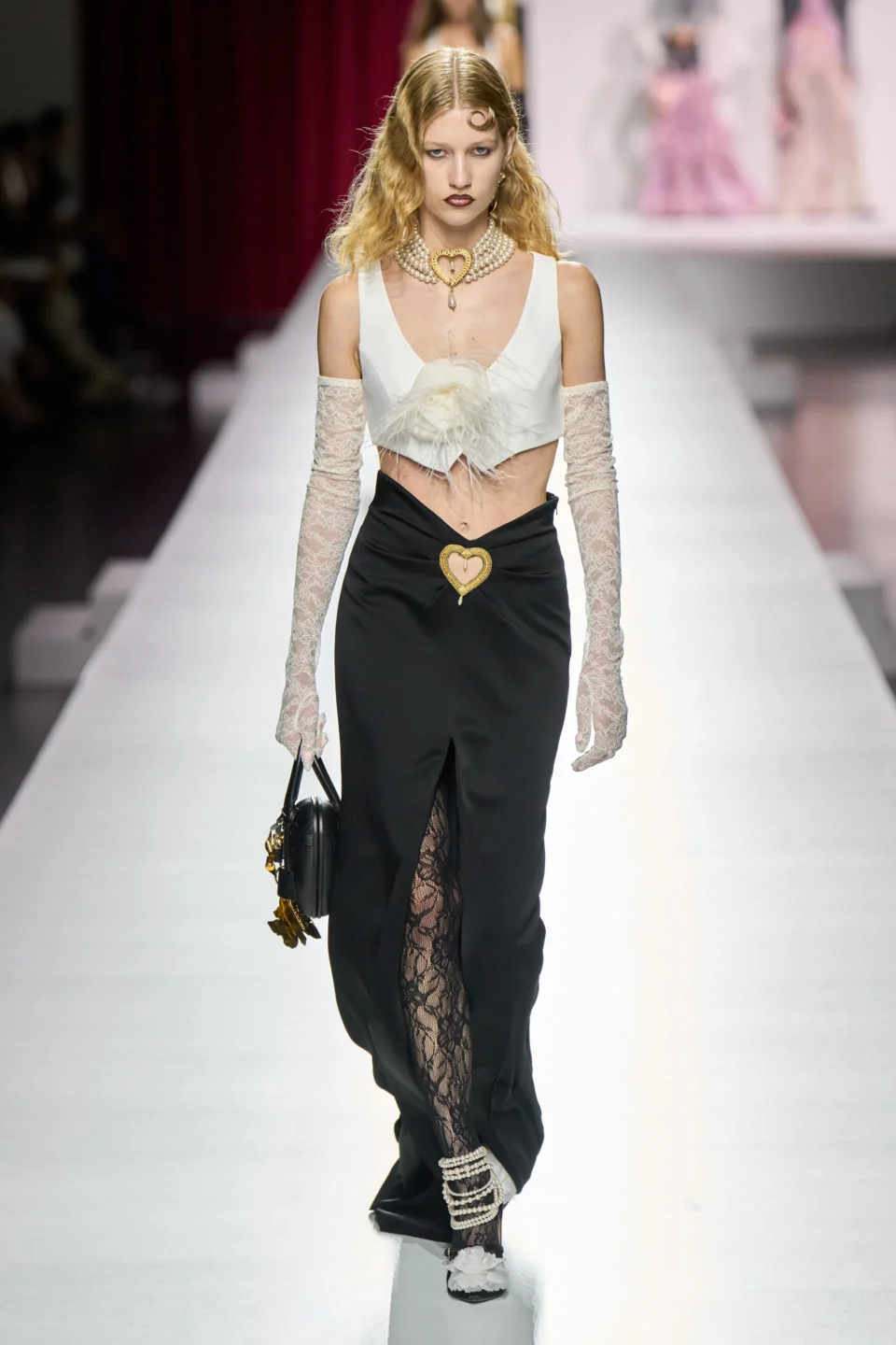 00027-moschino-spring-2024-ready-to-wear-credit-gorunway