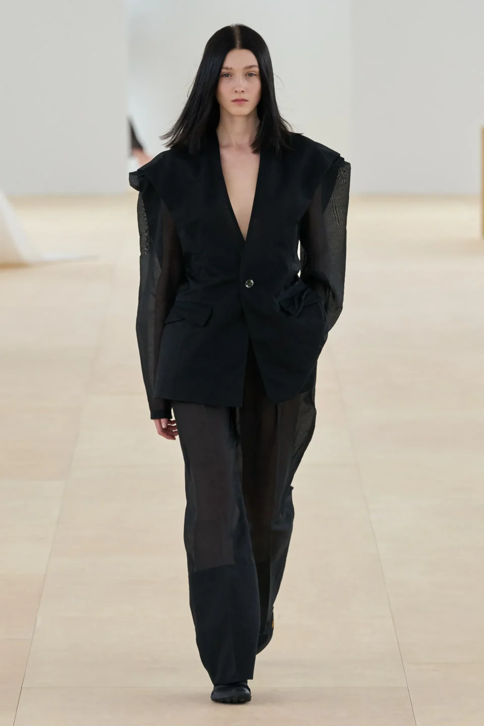 00027—issey—miyake-spring-2024-ready-to-wear-credit-gorunway