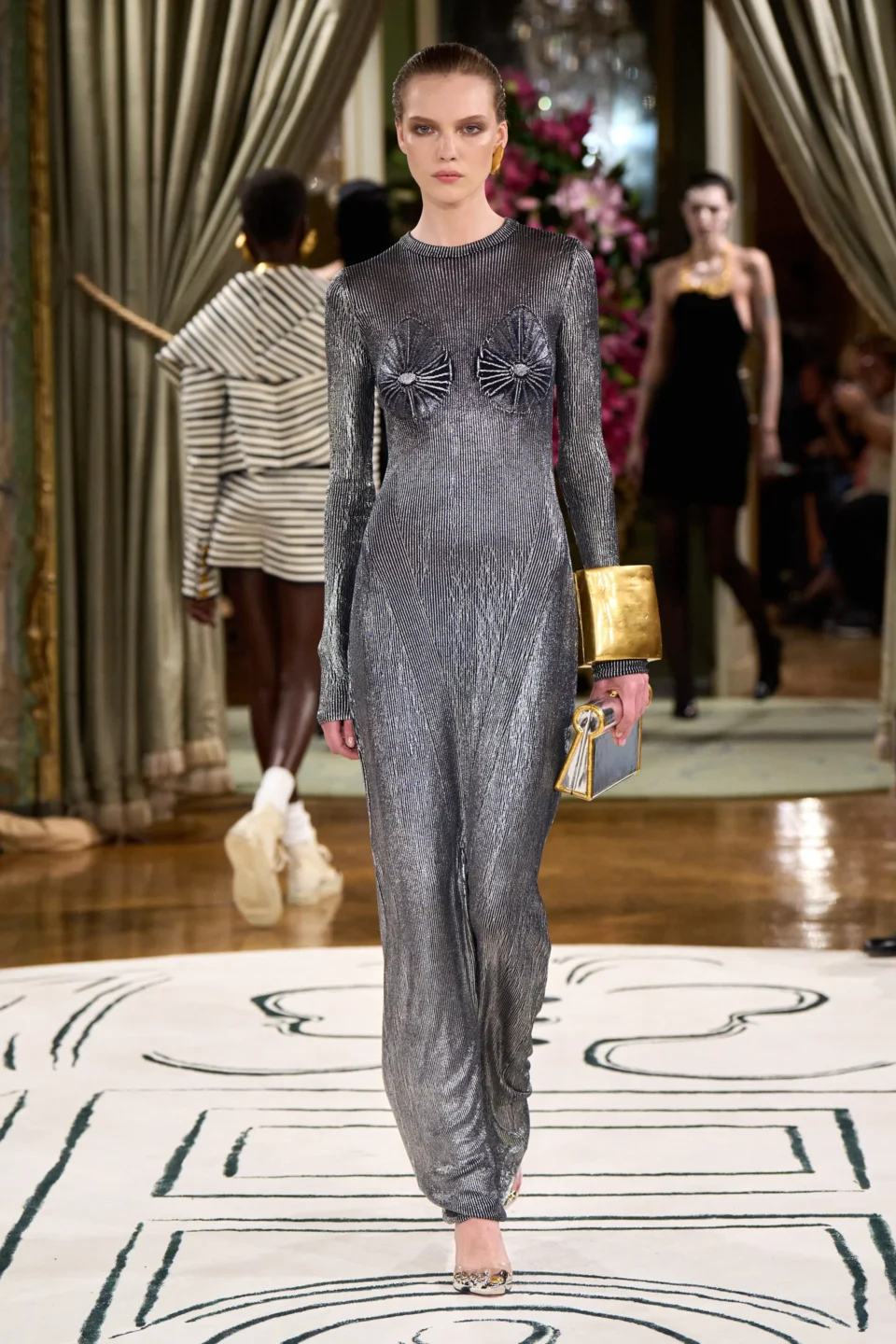 00028-schiaparelli-spring-2024-ready-to-wear-credit-gorunway