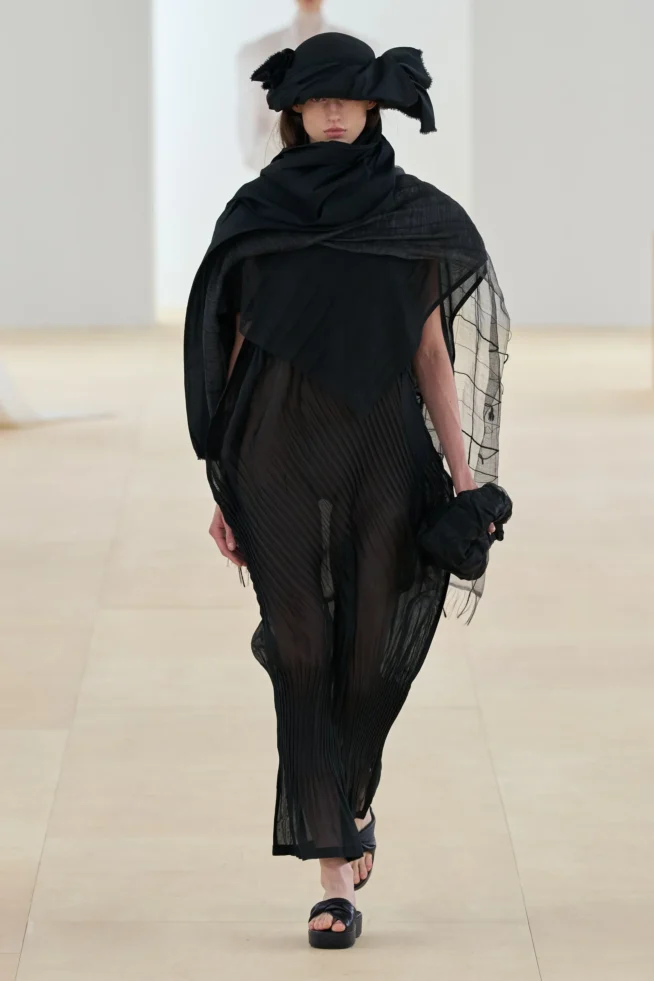 00028—issey—miyake-spring-2024-ready-to-wear-credit-gorunway