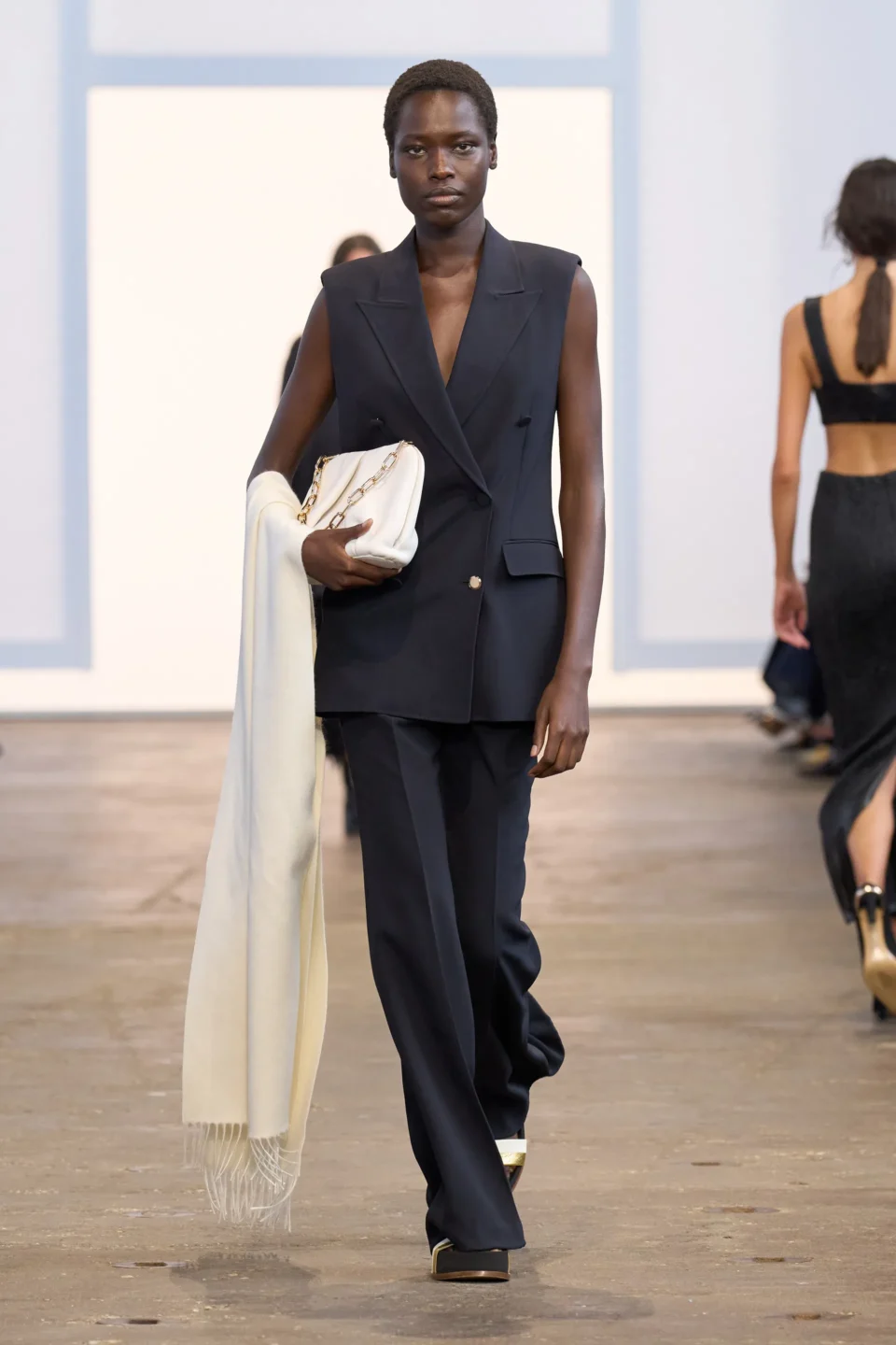 00029-gabriela-hearst-spring-2024-ready-to-wear-details-credit-gorunway