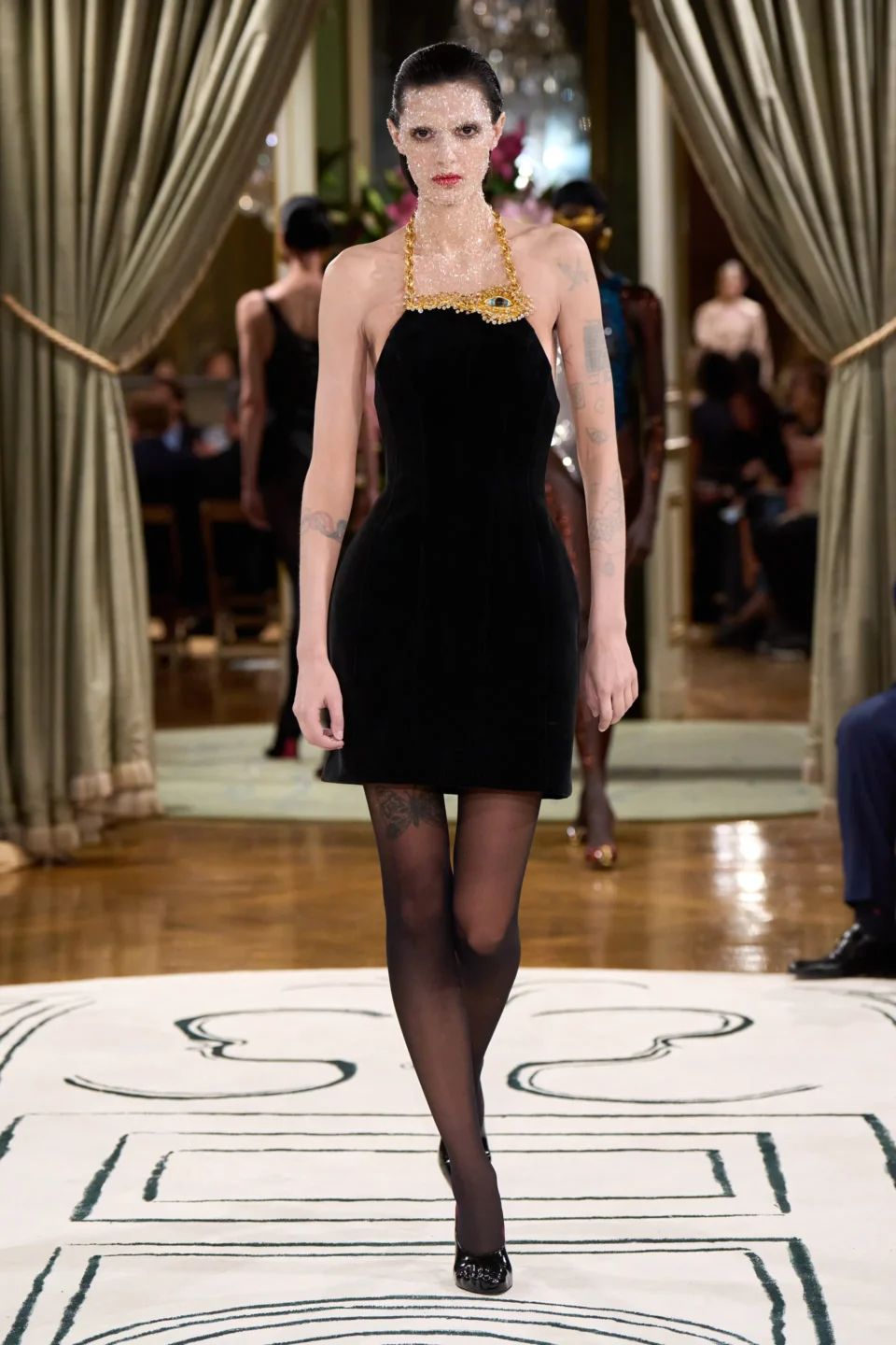 00029-schiaparelli-spring-2024-ready-to-wear-credit-gorunway