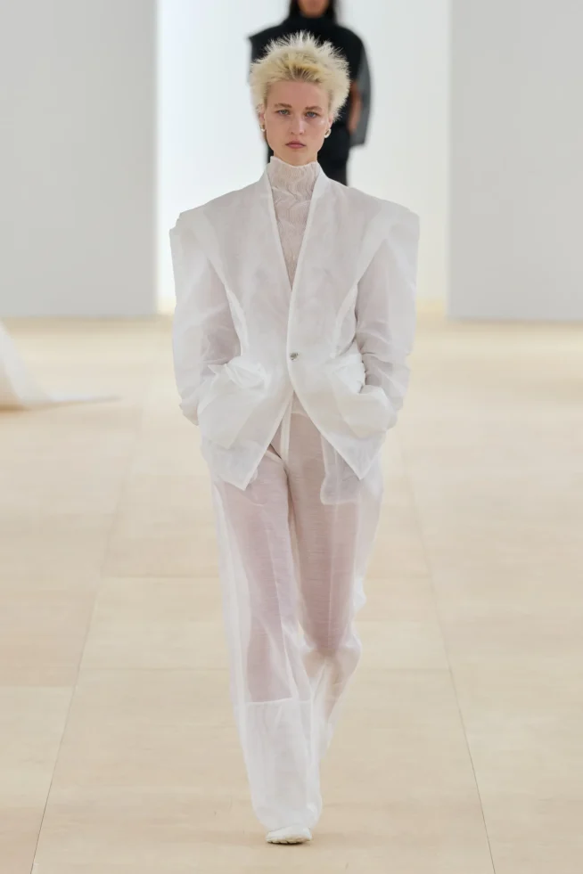 00029—issey—miyake-spring-2024-ready-to-wear-credit-gorunway