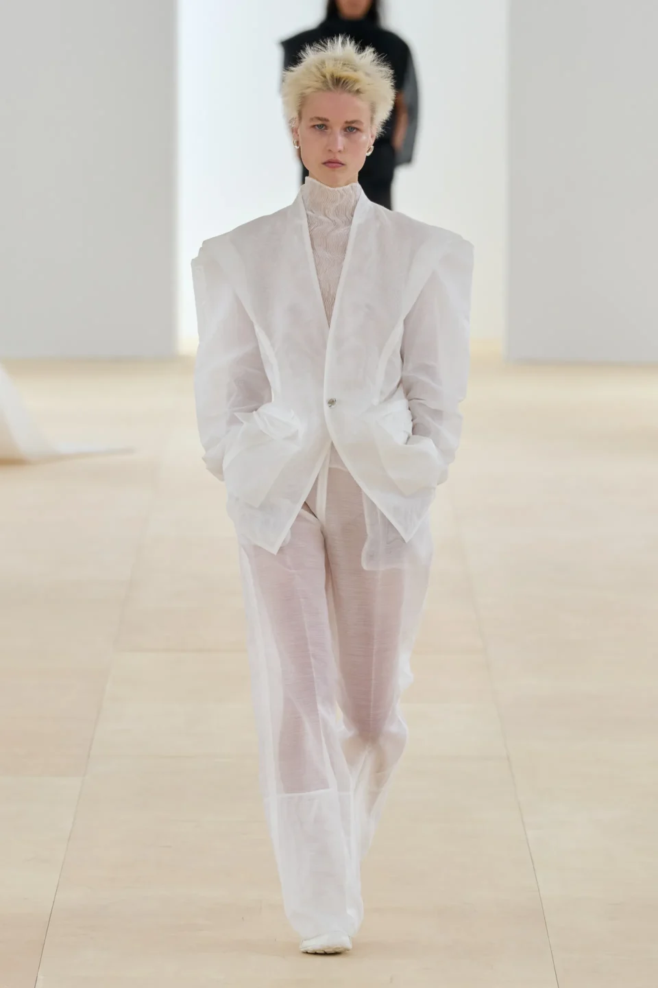 00029—issey—miyake-spring-2024-ready-to-wear-credit-gorunway