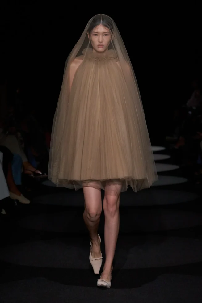 00030-altuzarra-spring-2024-ready-to-wear-credit-gorunway