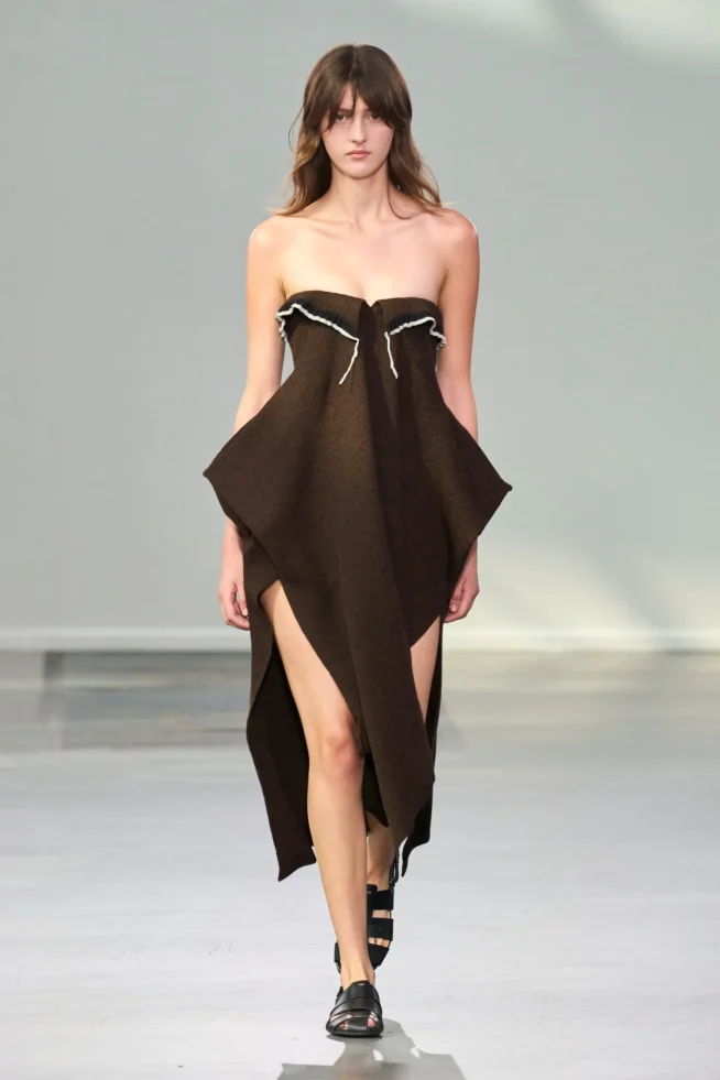 00030-jw-anderson-spring-2024-ready-to-wear-credit-gorunway