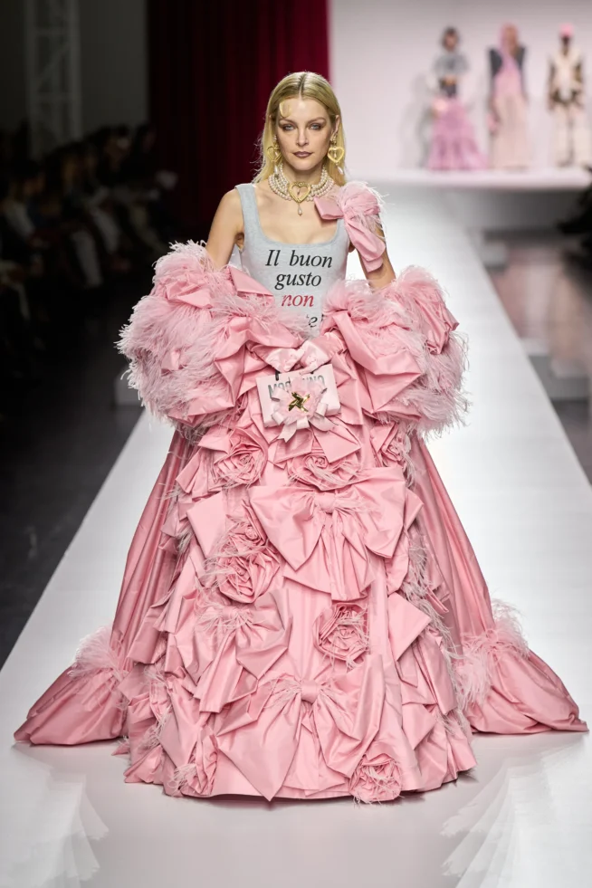 00030-moschino-spring-2024-ready-to-wear-credit-gorunway