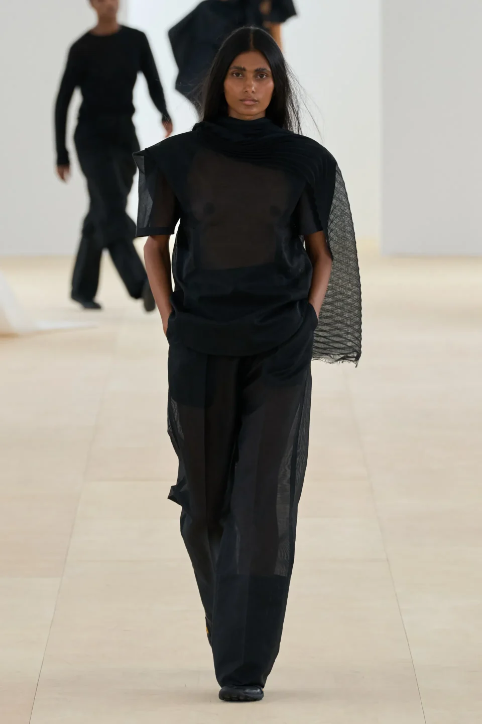 00030—issey—miyake-spring-2024-ready-to-wear-credit-gorunway