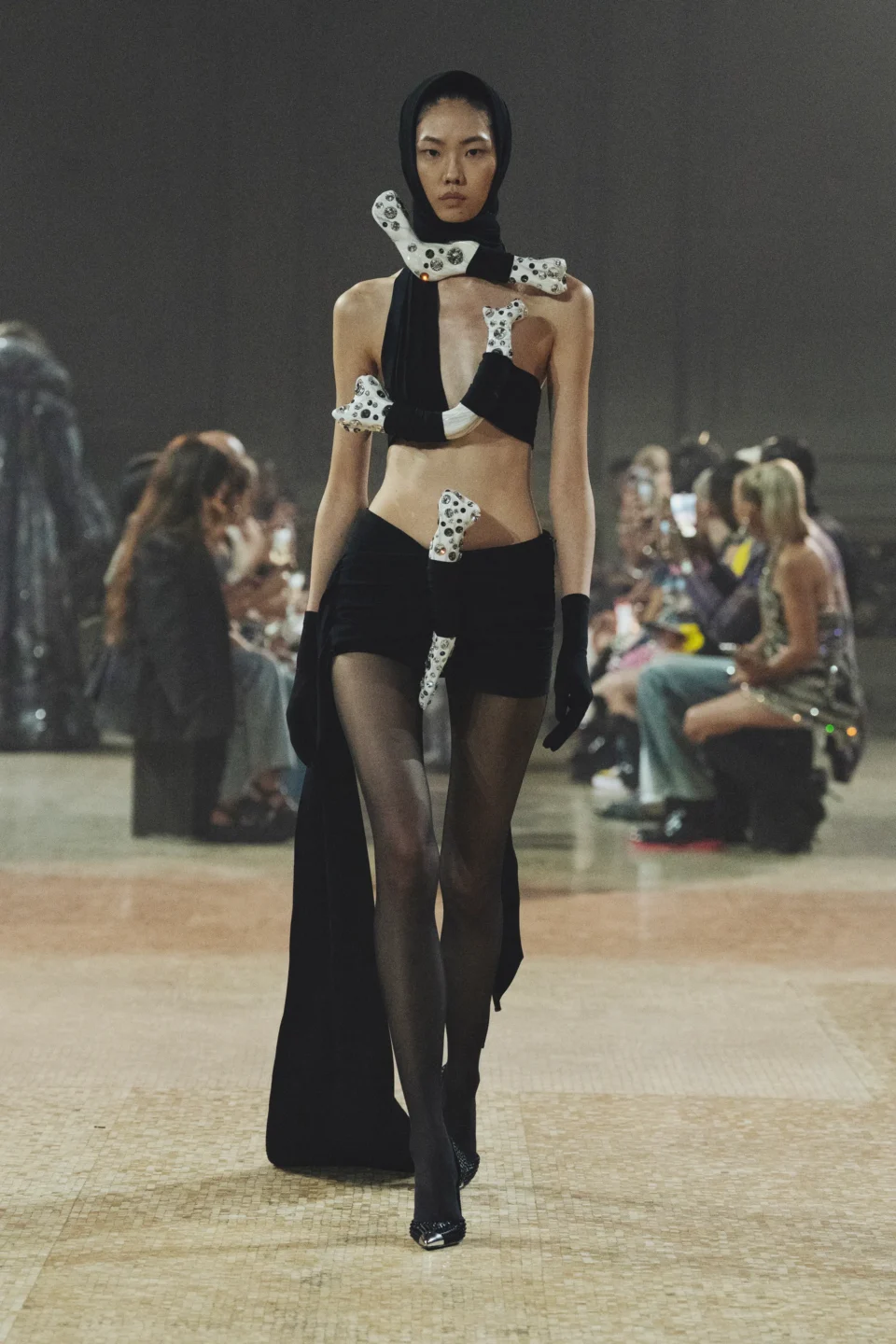 00031-area-fall-2023-ready-to-wear-and-couture-Credit-brand