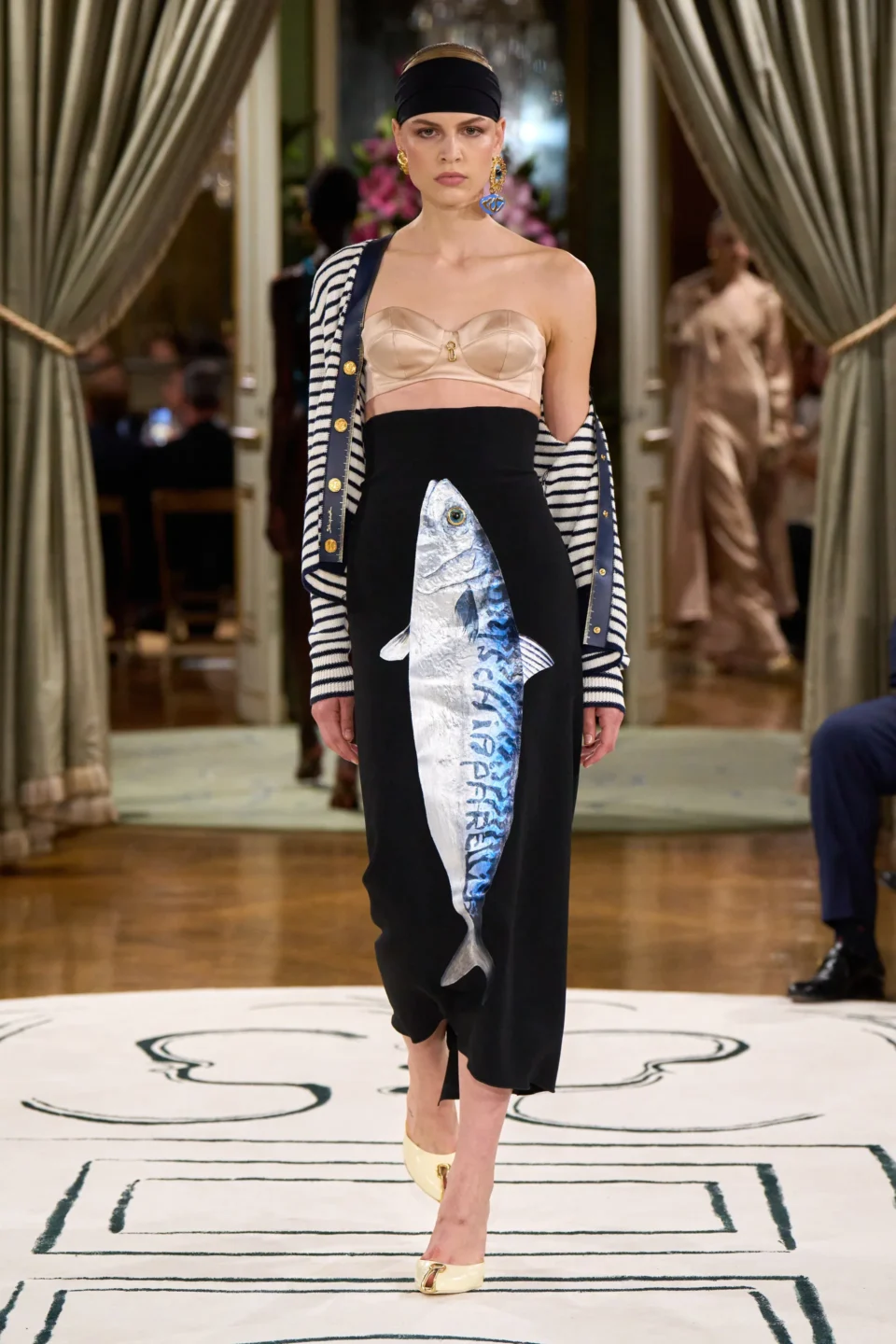 00031-schiaparelli-spring-2024-ready-to-wear-credit-gorunway