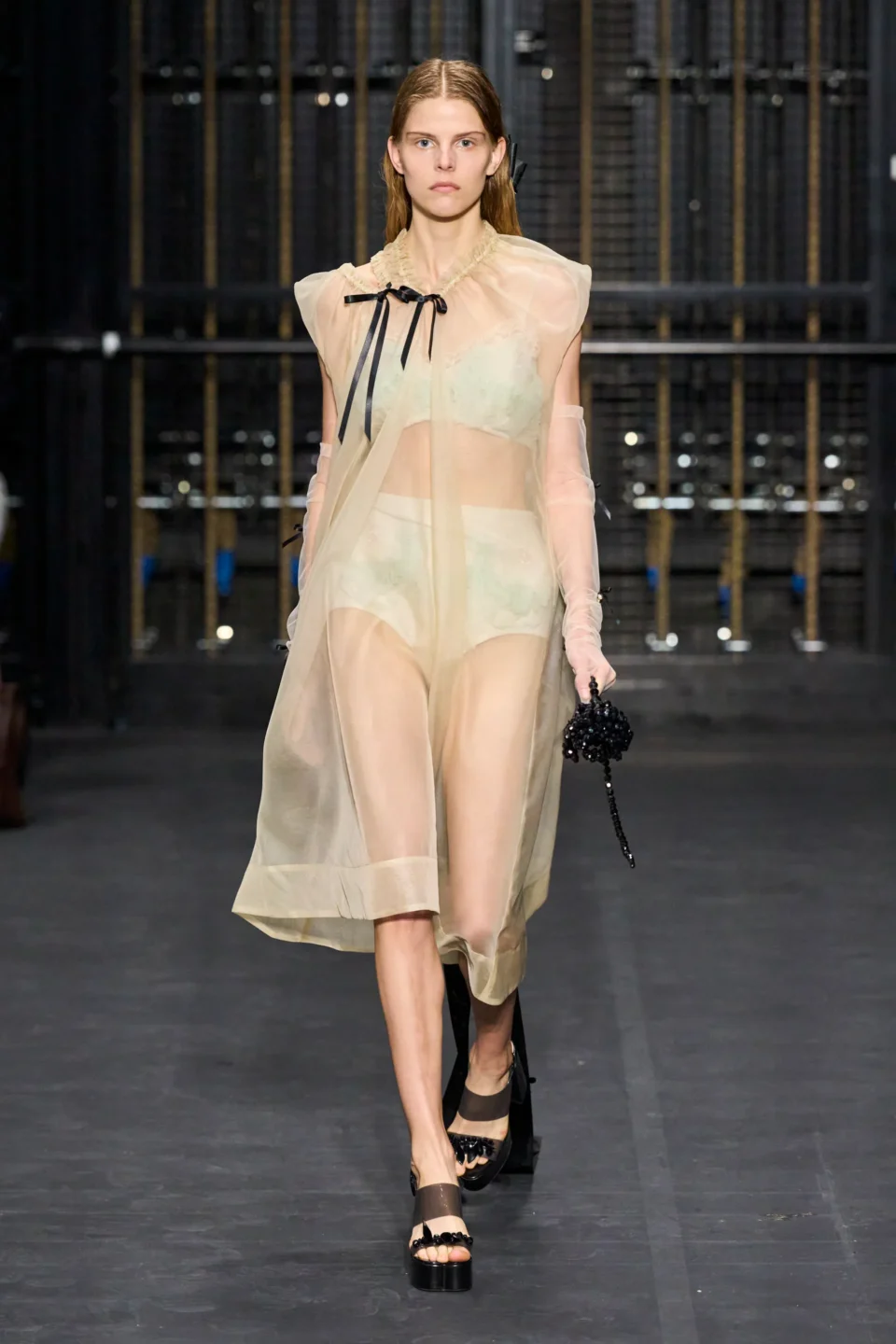 00031-simone-rocha-spring-2024-ready-to-wear-credit-gorunway