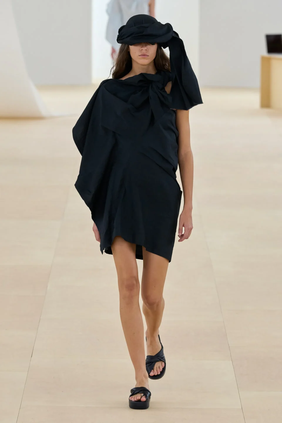 00031—issey—miyake-spring-2024-ready-to-wear-credit-gorunway