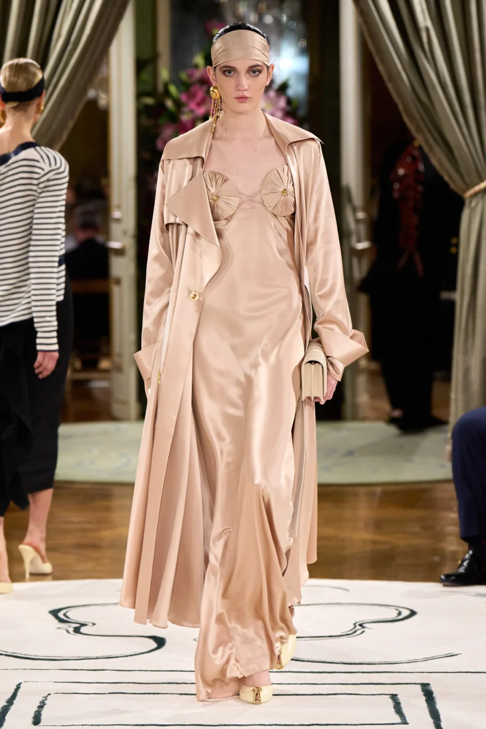 00032-schiaparelli-spring-2024-ready-to-wear-credit-gorunway