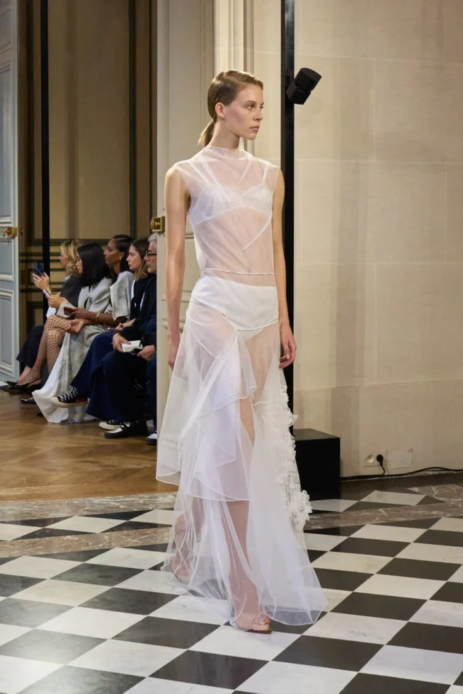 00032-victoria-beckham-spring-2024-ready-to-wear-credit-gorunway
