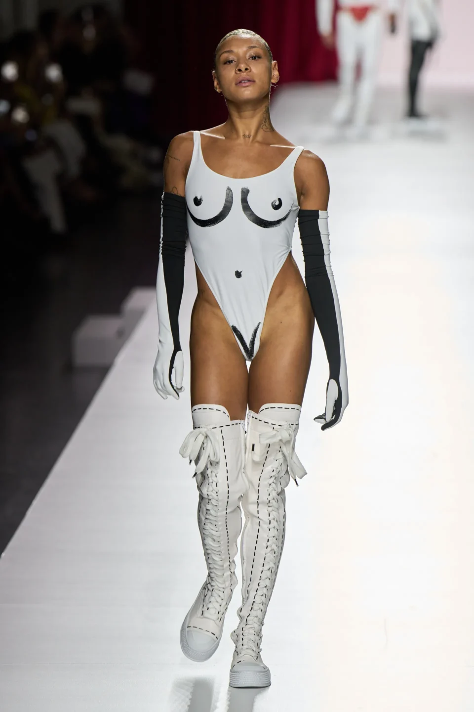 00033-moschino-spring-2024-ready-to-wear-credit-gorunway