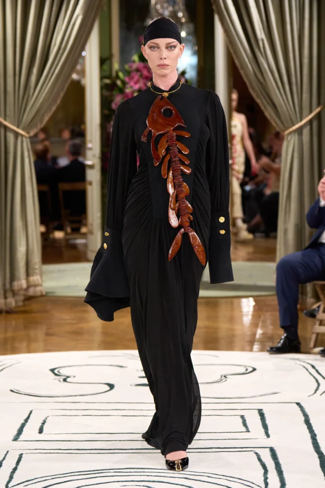 00033-schiaparelli-spring-2024-ready-to-wear-credit-gorunway