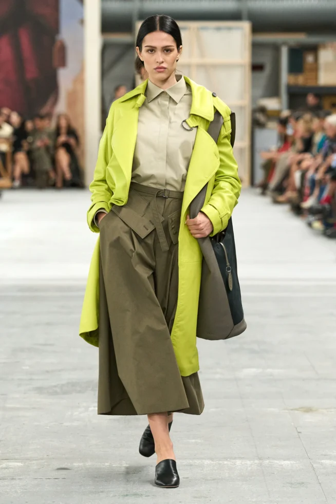 00033-tods-spring-2024-ready-to-wear-credit-gorunway