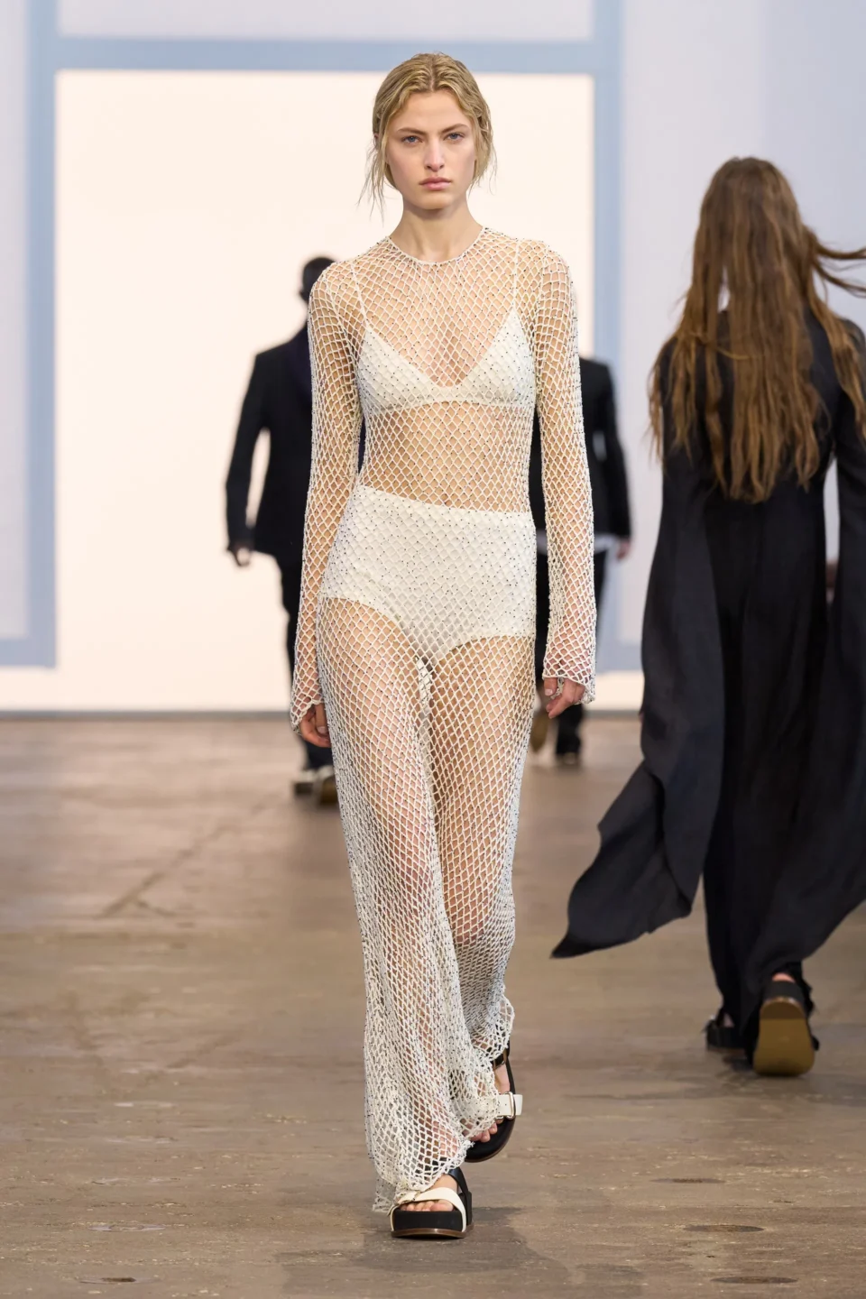 00034-gabriela-hearst-spring-2024-ready-to-wear-details-credit-gorunway