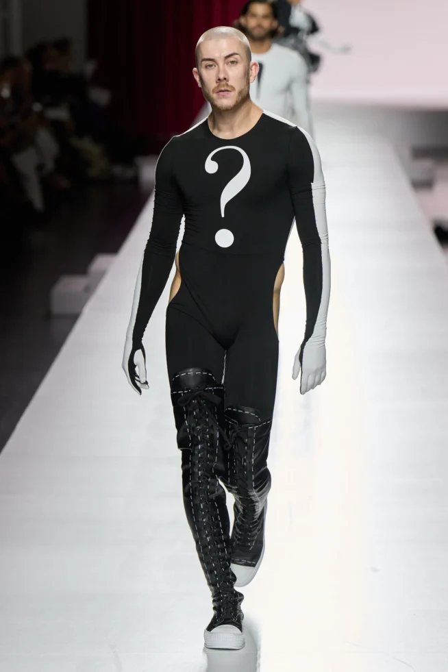 00034-moschino-spring-2024-ready-to-wear-credit-gorunway