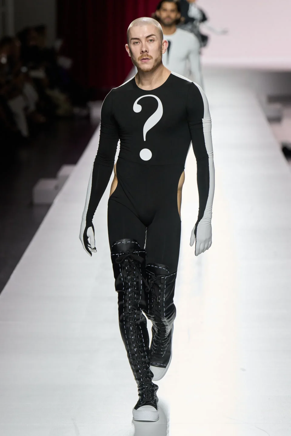 00034-moschino-spring-2024-ready-to-wear-credit-gorunway