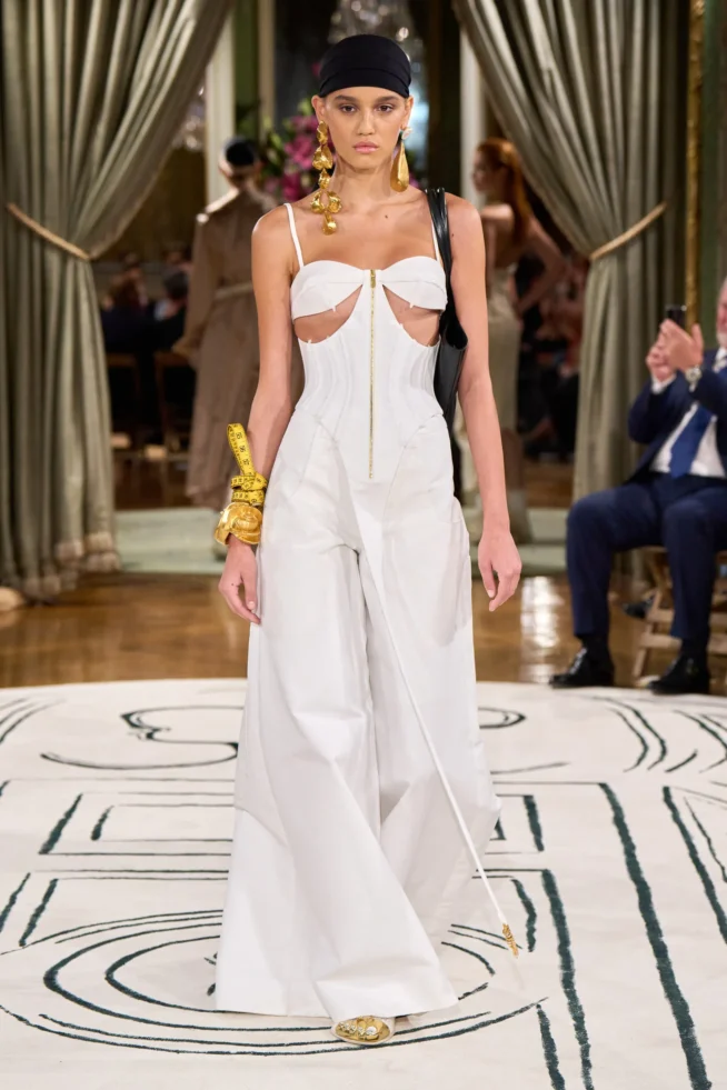 00034-schiaparelli-spring-2024-ready-to-wear-credit-gorunway