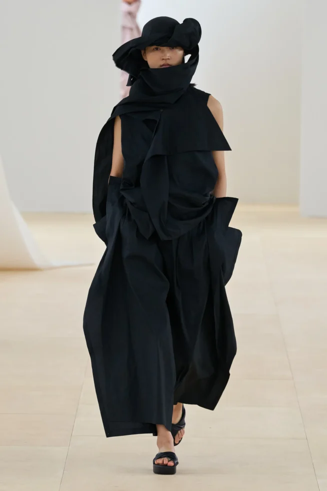 00034—issey—miyake-spring-2024-ready-to-wear-credit-gorunway