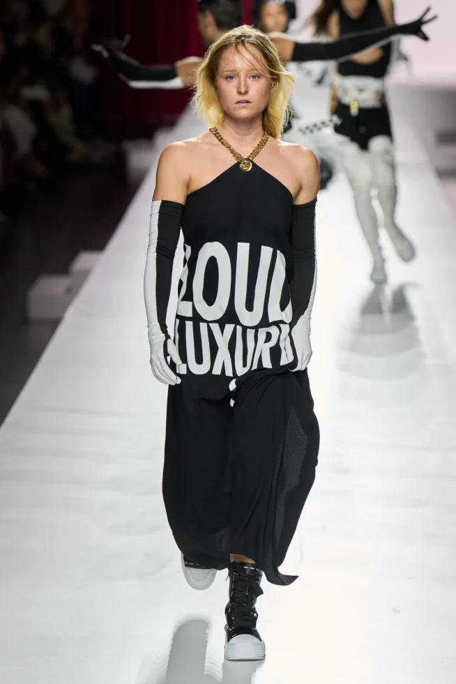 00037-moschino-spring-2024-ready-to-wear-credit-gorunway