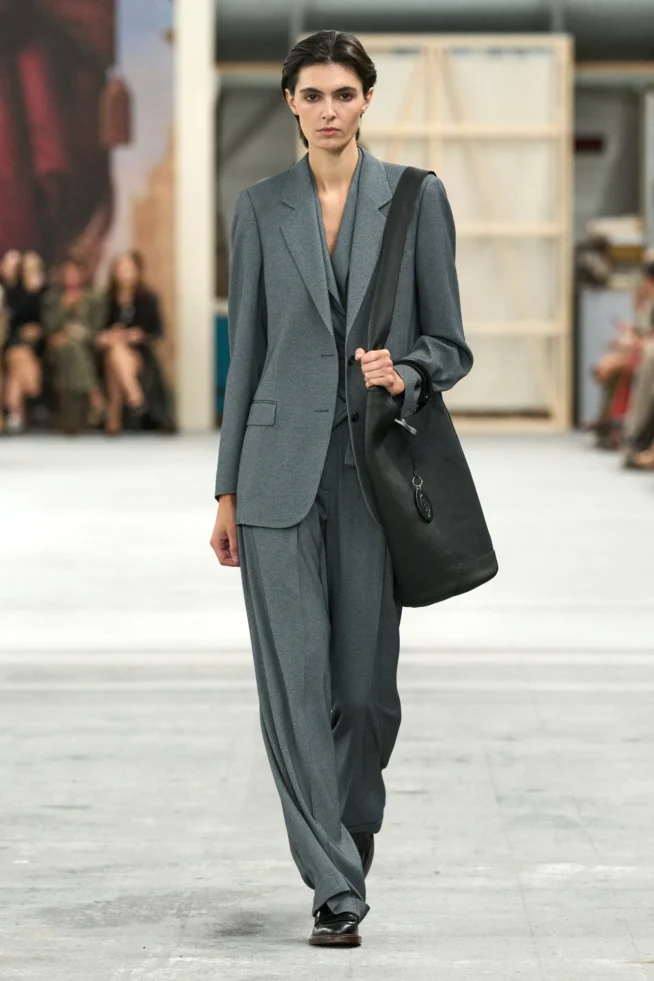 00037-tods-spring-2024-ready-to-wear-credit-gorunway
