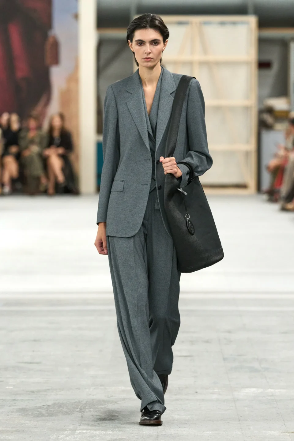 00037-tods-spring-2024-ready-to-wear-credit-gorunway