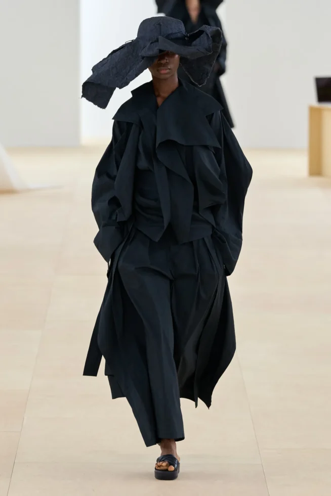 00038—issey—miyake-spring-2024-ready-to-wear-credit-gorunway