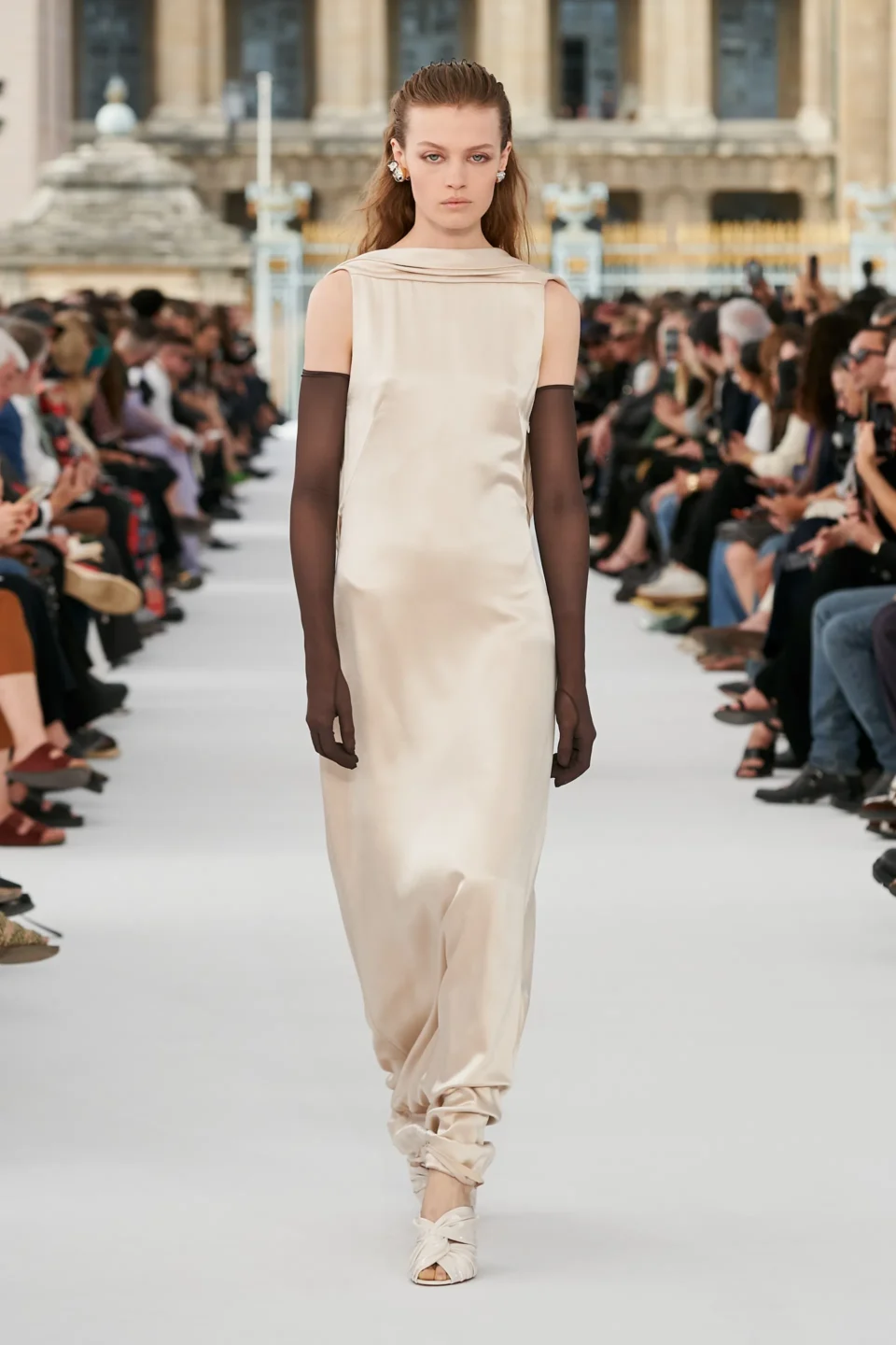 00039-givenchy-spring-2024-ready-to-wear-credit-gorunway