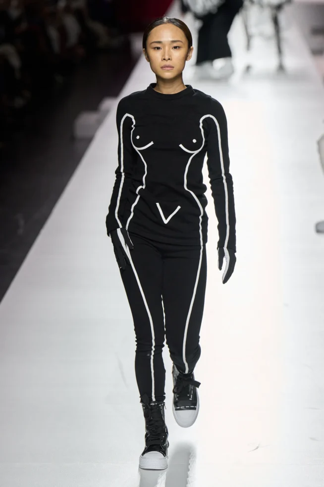 00039-moschino-spring-2024-ready-to-wear-credit-gorunway