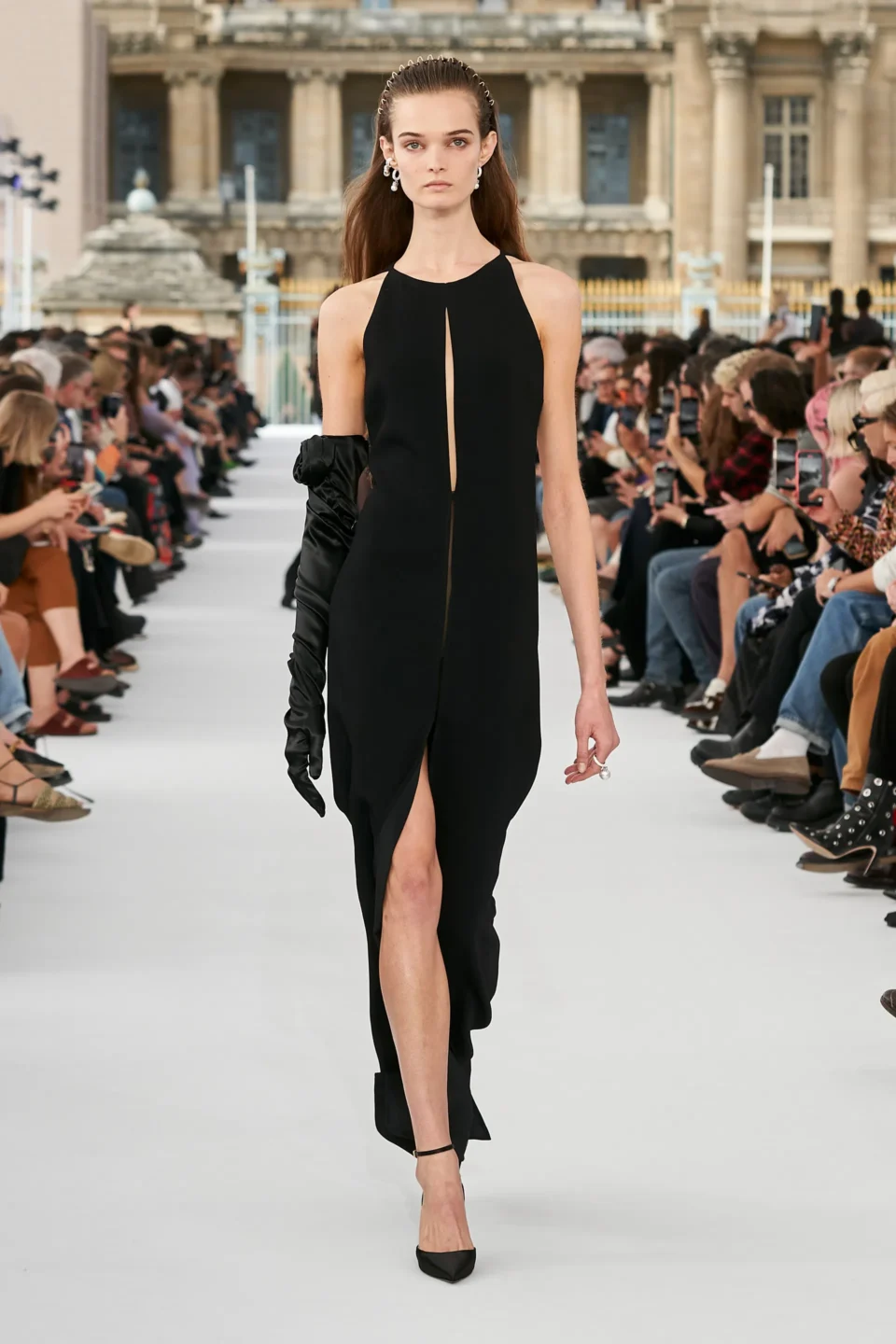 00040-givenchy-spring-2024-ready-to-wear-credit-gorunway