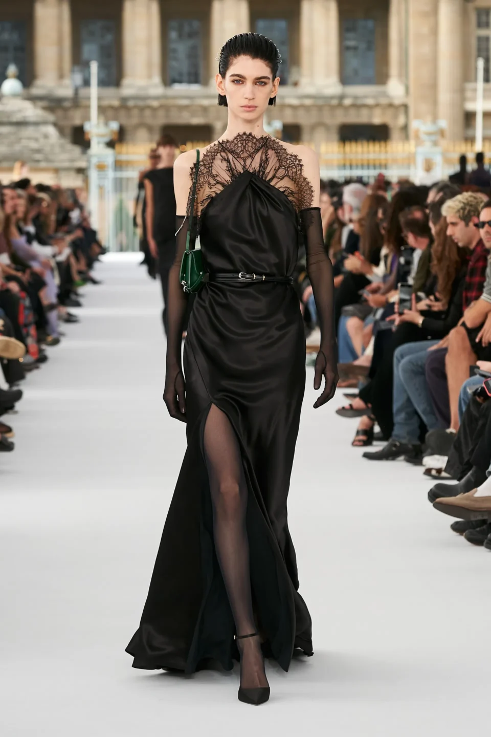 00041-givenchy-spring-2024-ready-to-wear-credit-gorunway