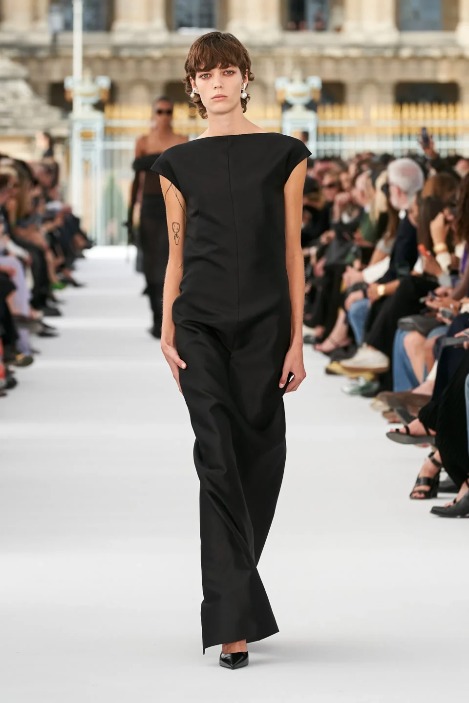 00042-givenchy-spring-2024-ready-to-wear-credit-gorunway