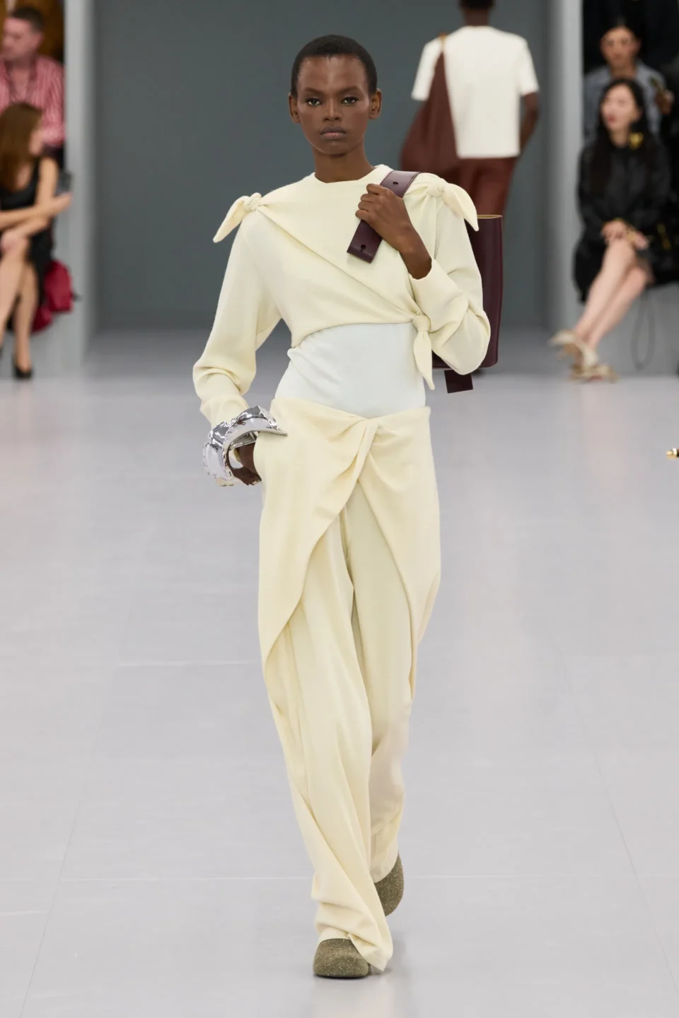 00042—loewe-spring-2024-ready-to-wear-credit-gorunway