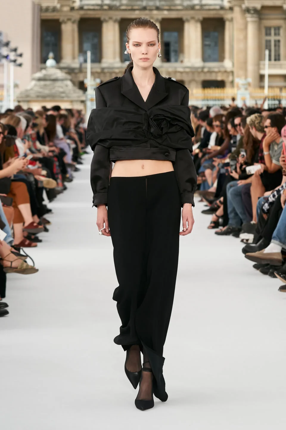 00047-givenchy-spring-2024-ready-to-wear-credit-gorunway