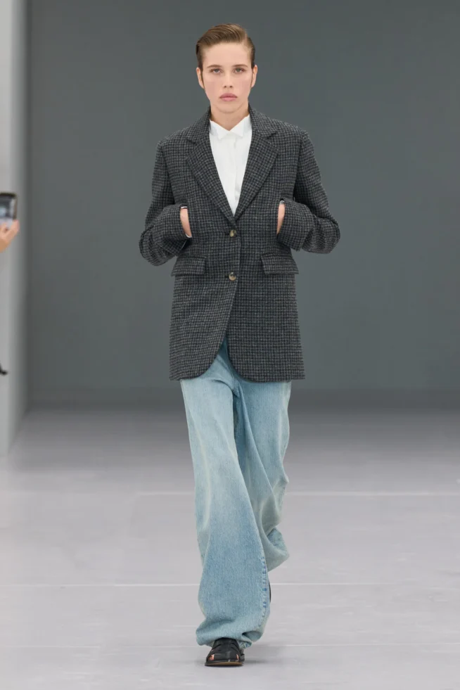 00048—loewe-spring-2024-ready-to-wear-credit-gorunway