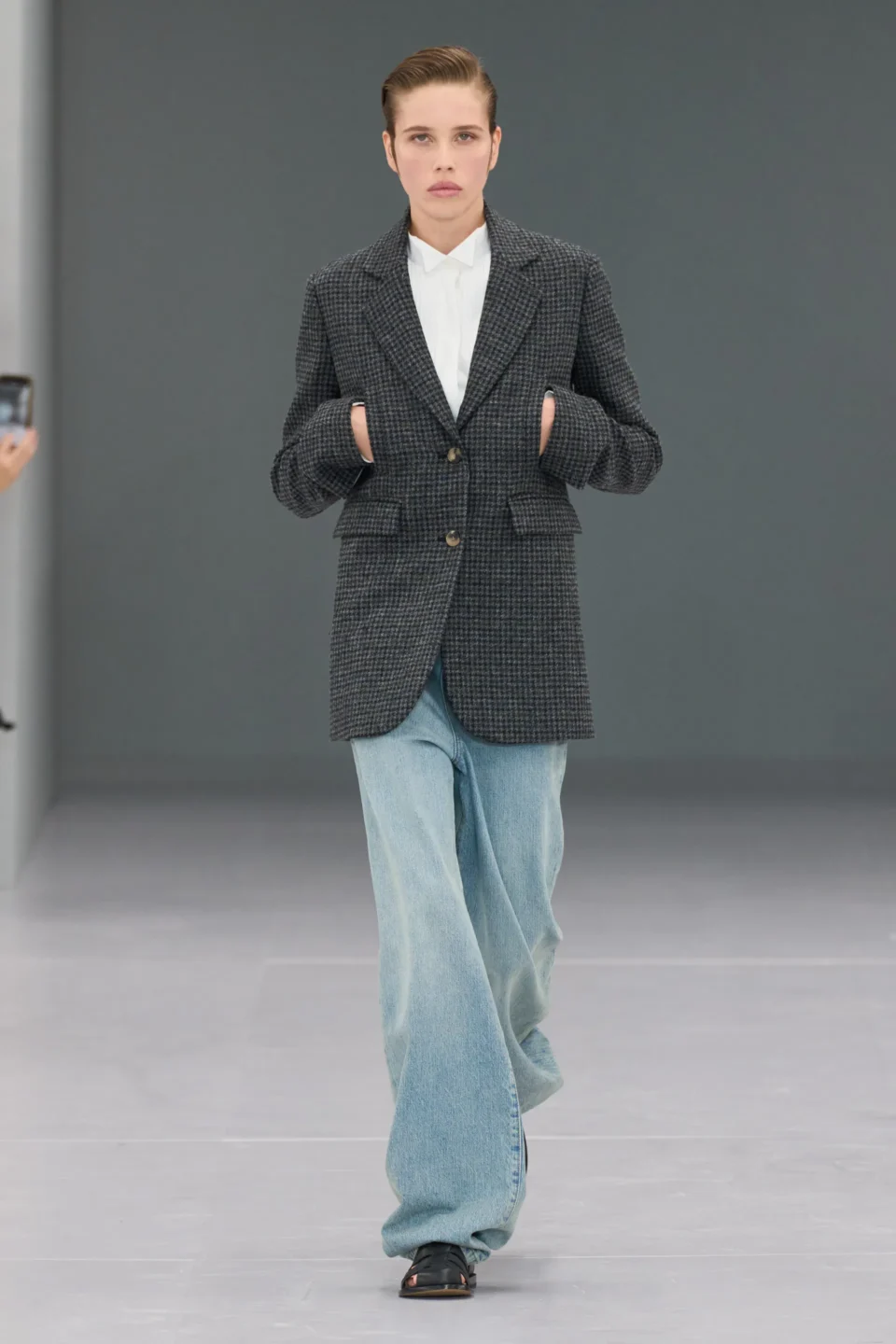00048—loewe-spring-2024-ready-to-wear-credit-gorunway