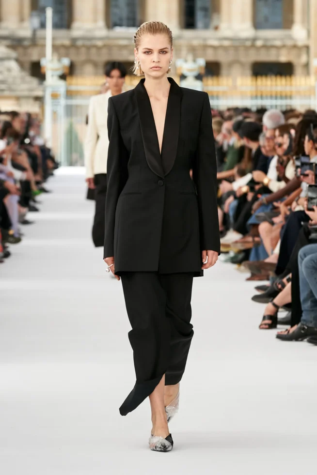 00049-givenchy-spring-2024-ready-to-wear-credit-gorunway