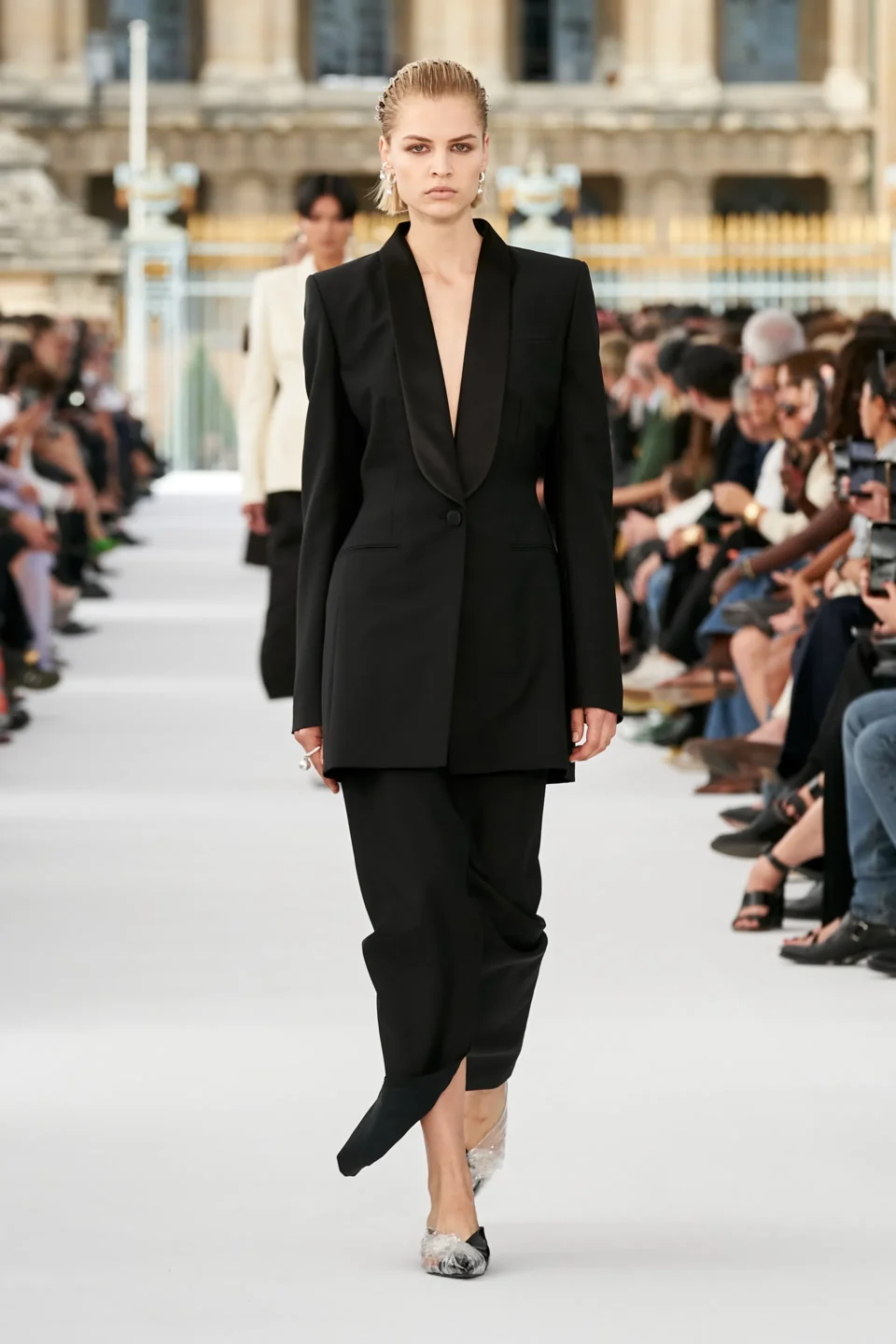 00049-givenchy-spring-2024-ready-to-wear-credit-gorunway
