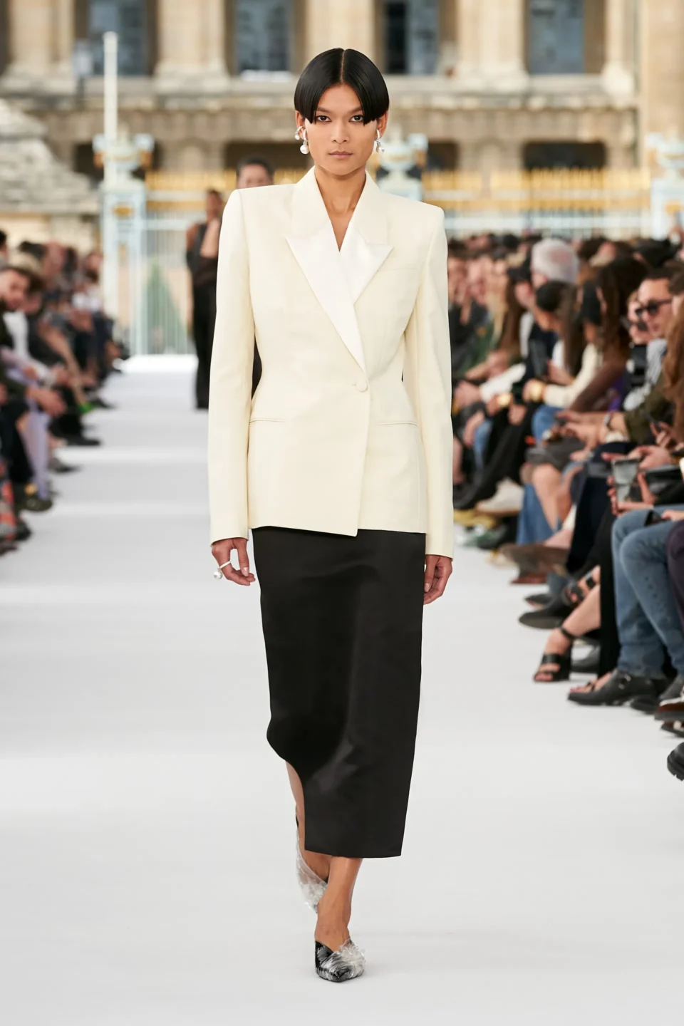 00050-givenchy-spring-2024-ready-to-wear-credit-gorunway