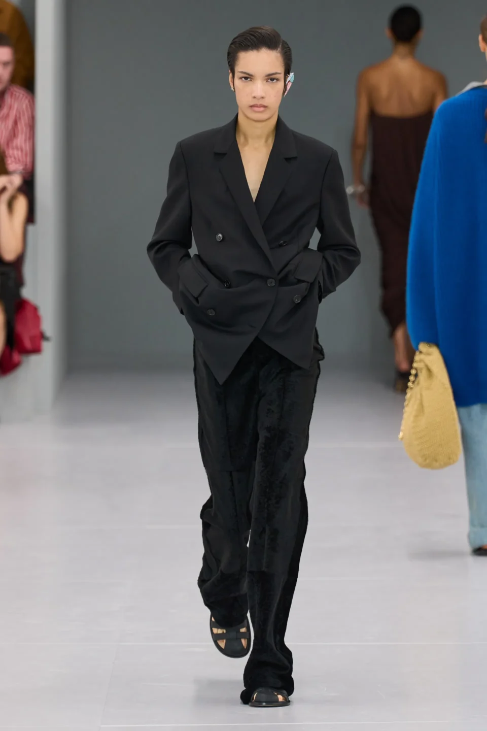 00050—loewe-spring-2024-ready-to-wear-credit-gorunway
