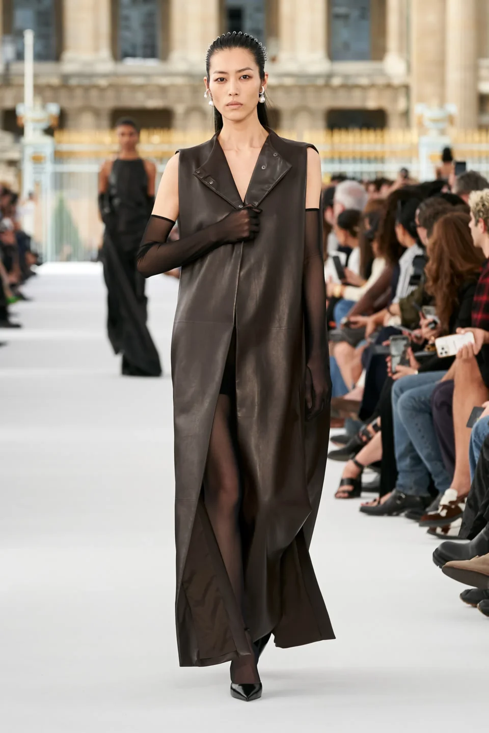 00051-givenchy-spring-2024-ready-to-wear-credit-gorunway