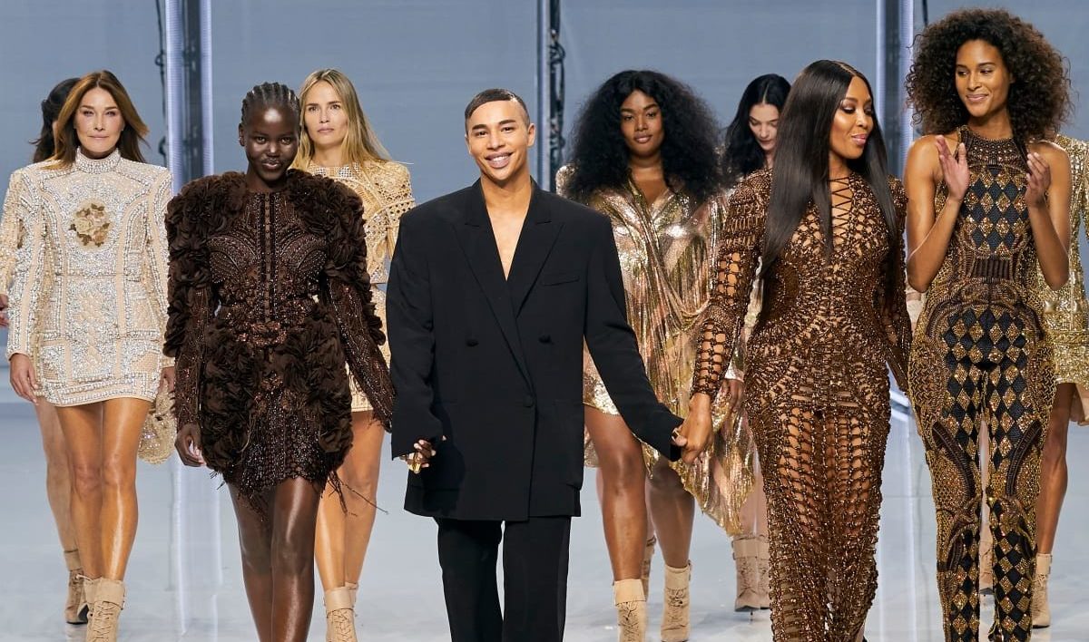 Balmain tem coleção roubada a poucos dias do desfile
O diretor criativo postou em sua conta que 50 peças da coleção de verão foram roubadas em Paris.