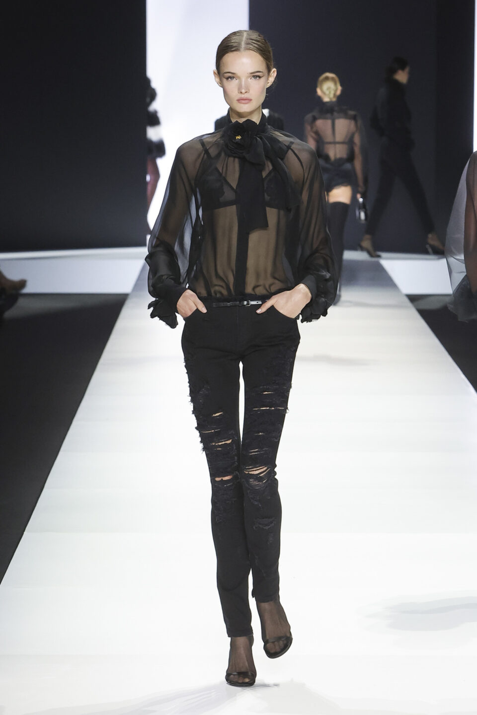 DG_Women'sFashionShow_SS24_Runway (14)