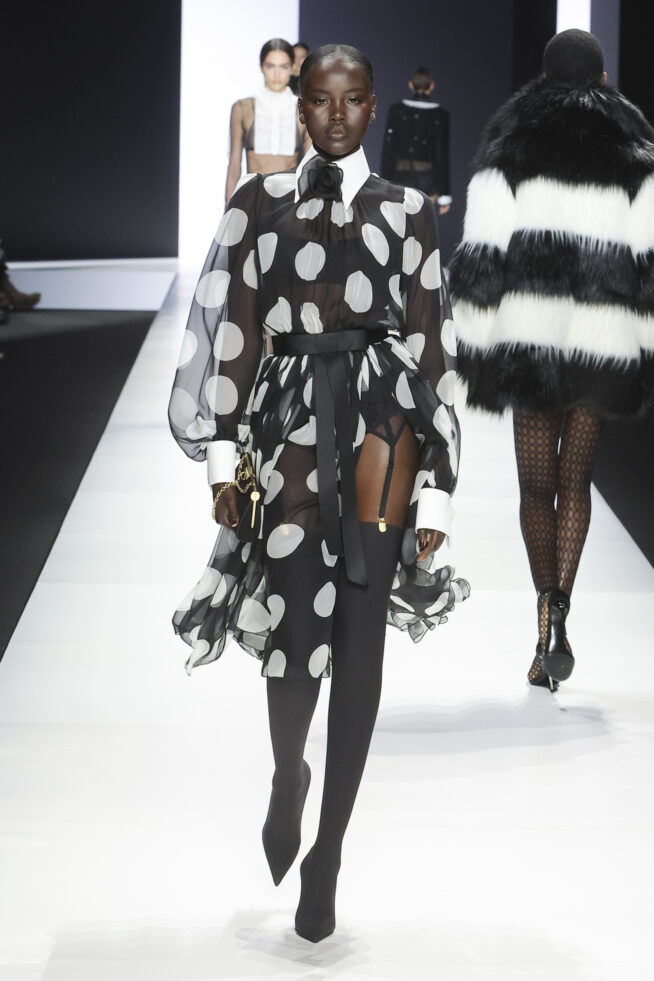 DG_Women'sFashionShow_SS24_Runway (17)