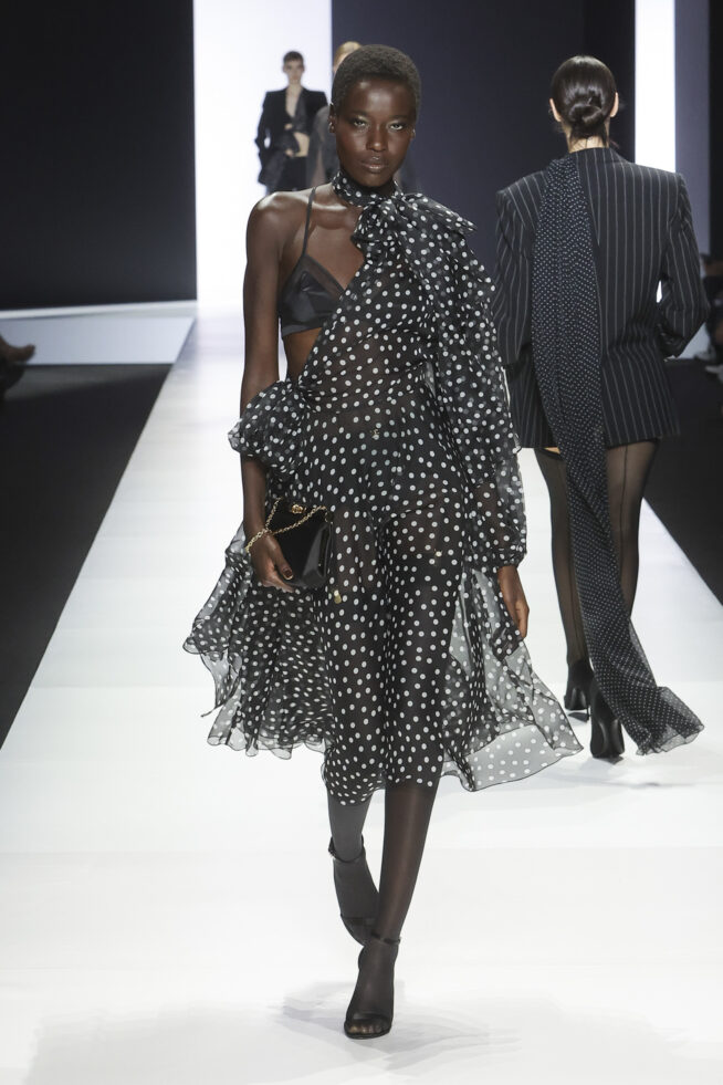 DG_Women'sFashionShow_SS24_Runway (2)