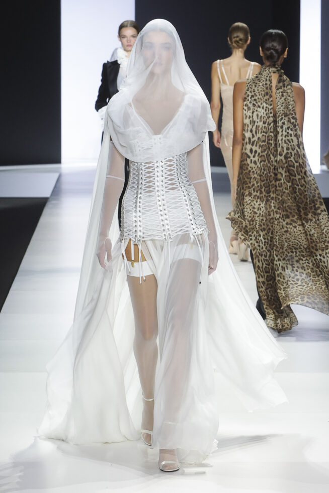 DG_Women'sFashionShow_SS24_Runway (72)